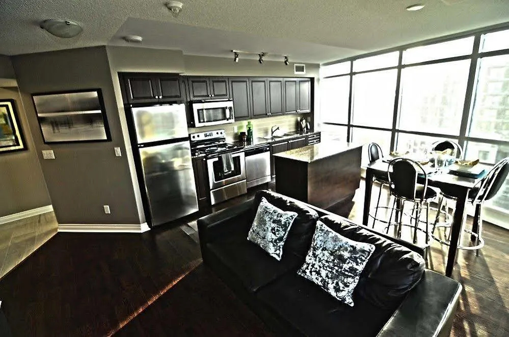 Amber Suite Toronto 0*,